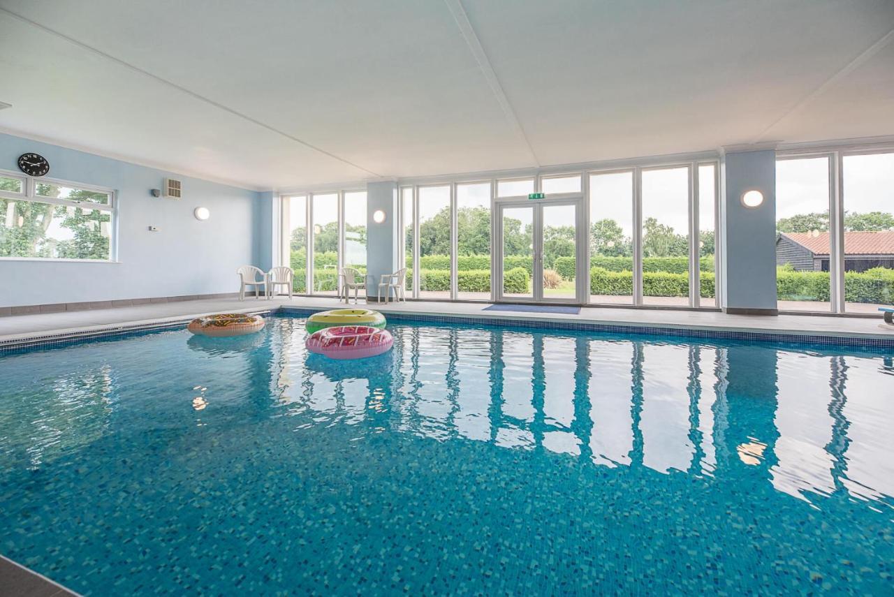 Grove Farm Bungalow With Swimming Pool, Dallinghoo Woodbridge Kültér fotó